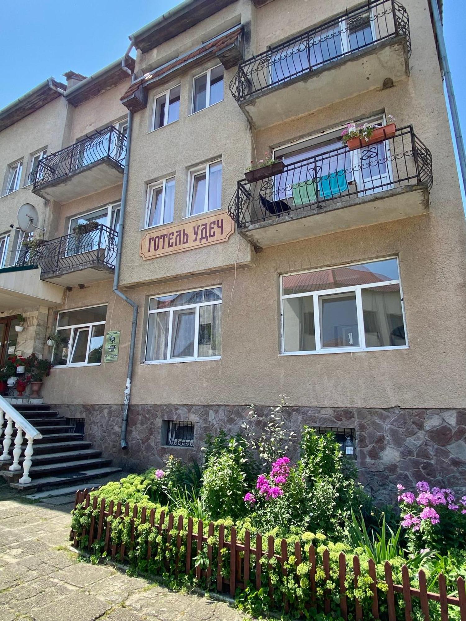 Удеч Hotel Zsidacsiv Kültér fotó